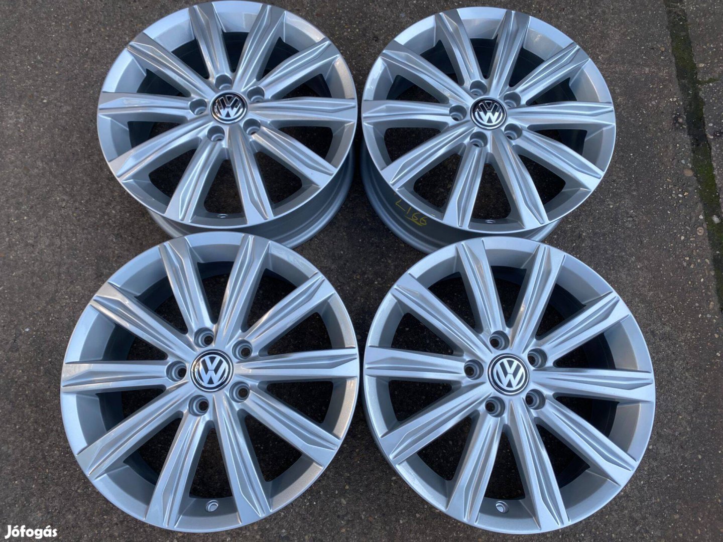 4db gyári 17" VW Touran [Stockholm] alufelni. (3543)